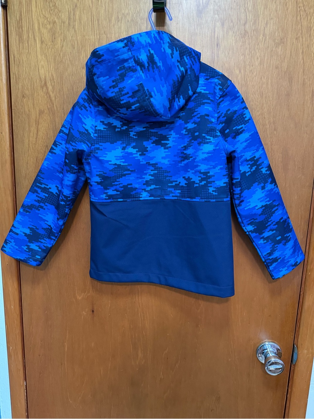 Free Country Blue Camo Hooded Softshell Jacket with Neon Green Trim - Picture 3 of 8